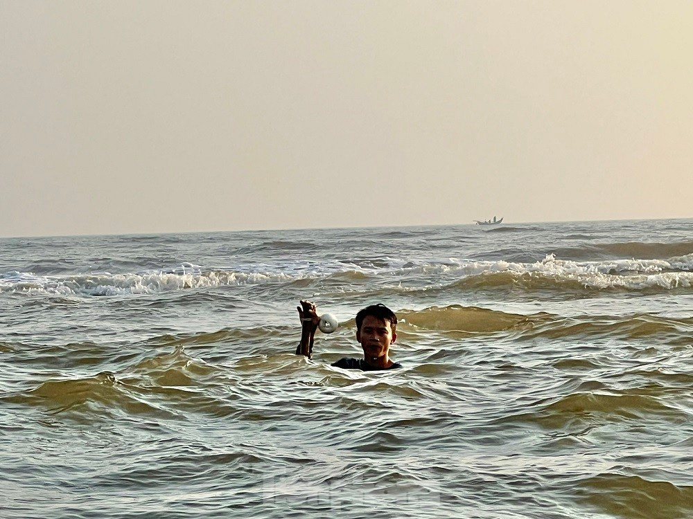 Ra bien bat oc be bang mong tay, ngu dan kiem bon tien moi sang-Hinh-11