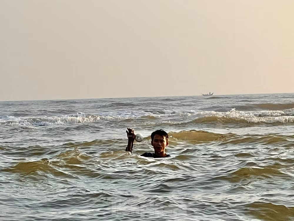 Ra bien bat oc be bang mong tay, ngu dan kiem bon tien moi sang-Hinh-11