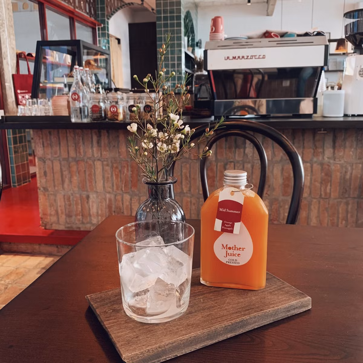 Ly ca phe gia 100.000 dong khong con xa la-Hinh-2