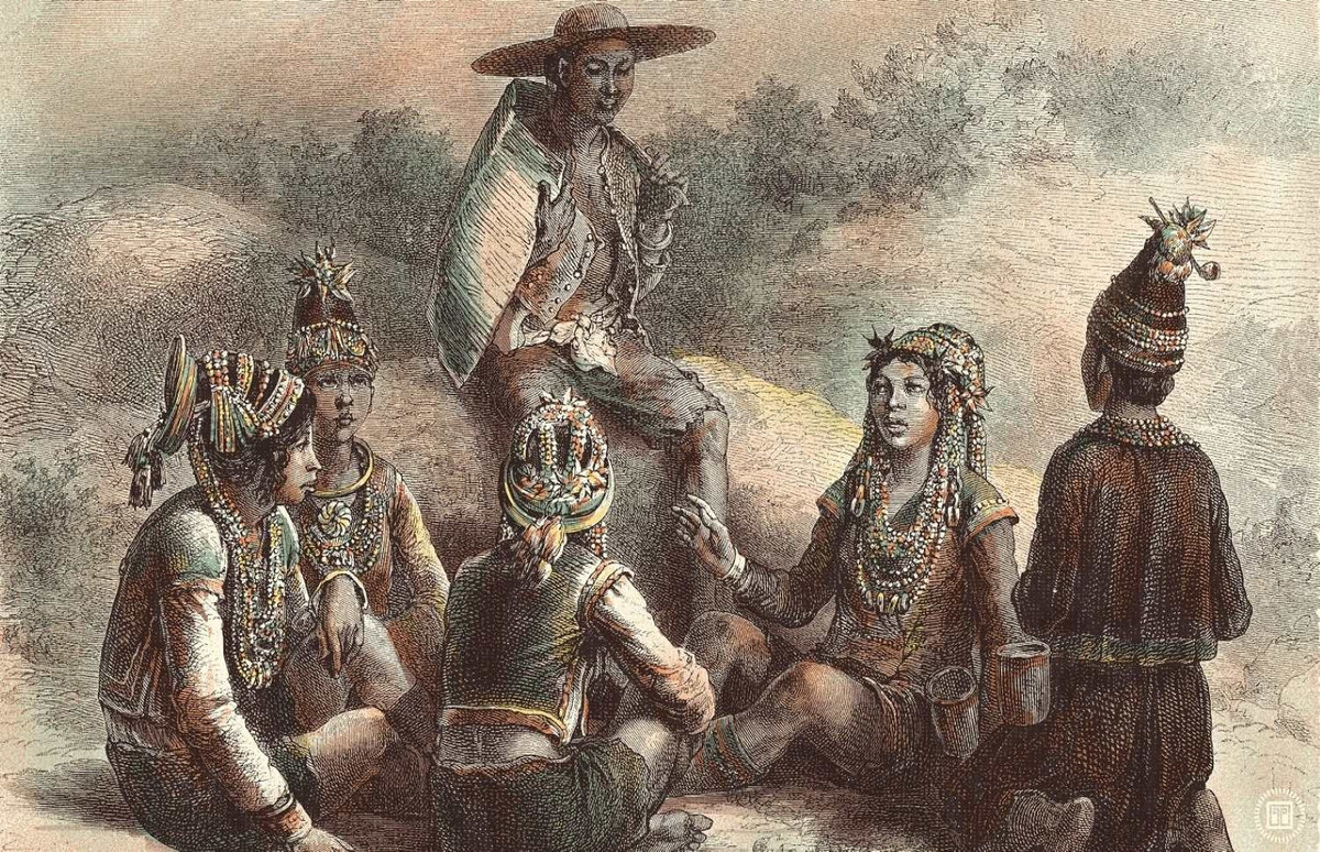 Đời sống sinh hoạt thường ngày, các lễ hội dân gian bản địa, những tệ đoan của người bản xứ... cũng được mô tả chi tiết. Một số lễ hội dân gian bản địa như lễ đăng cơ, lễ cúng dường, lễ tang, lễ xuất gia, hội đua thuyền, hội mùa ở Lào và Campuchia đều được Garnier tái hiện một cách sinh động. Hình ảnh một gia đình thổ dân Thái (E. Bayard thực hiện, Đông A phục chế).