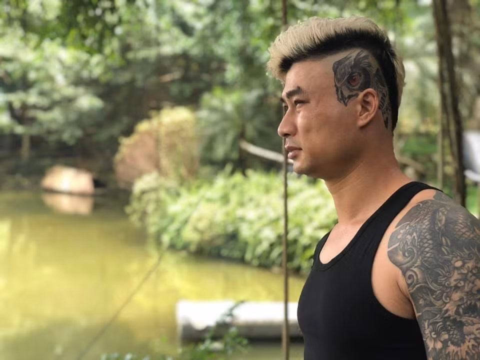 Duy Hưng từng đóng nhiều vai diễn, từ xã hội đen, giang hồ bặm trợn trong Quỳnh búp bê, Mê cung, Người phán xử đến cảnh sát phim Sinh tử, người đàn ông gà trống nuôi con trong Mùa hoa tìm lại hay “Phó lãnh đạo” tính tình tưng tửng nhưng nhiệt tình, tốt bụng phim Ga-ra hạnh phúc…