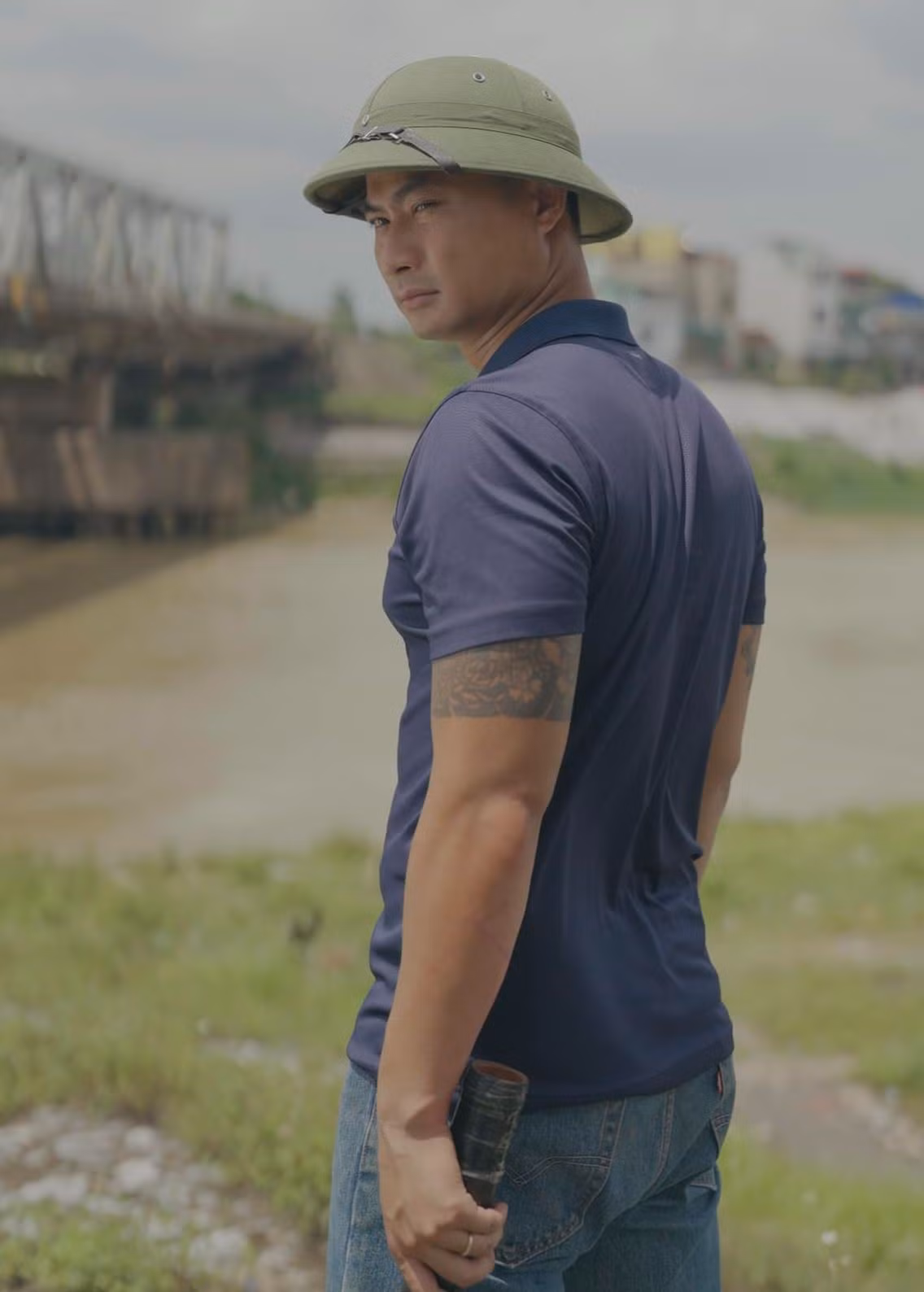 Trở lại trong phần 2 Phố trong làng, Duy Hưng tiếp tục nhận được sự yêu mến của khán giả nhờ vai Hiếu. Vai diễn của anh nối tiếp mạch truyện phần 1, nhân vật Hiếu cùng vợ con lên thành phố làm ăn và phải đối mặt với nhiều thử thách vì cơm áo gạo tiền.