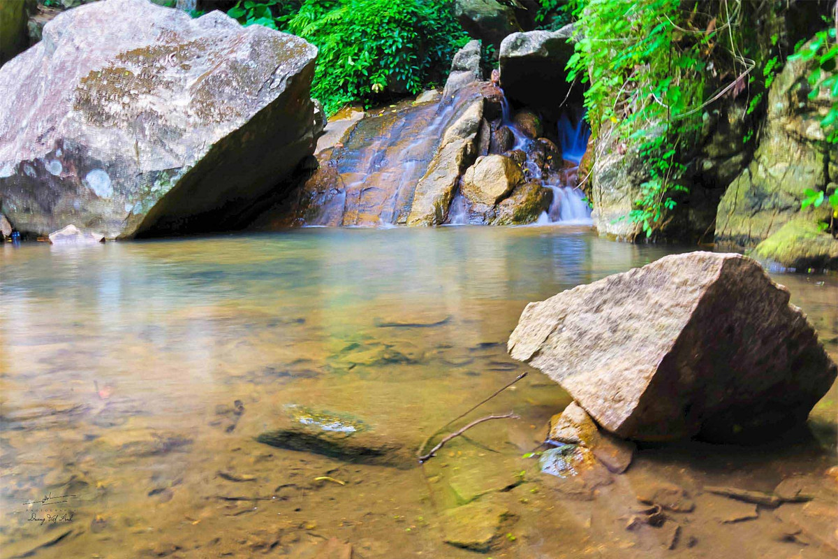 Nếu là người yêu thích mạo hiểm, thích khám phá hoặc trekking ngắn thì suối Thanh Long sẽ là địa điểm không thể bỏ qua khi đến An Giang. Ảnh: Dương Việt Anh