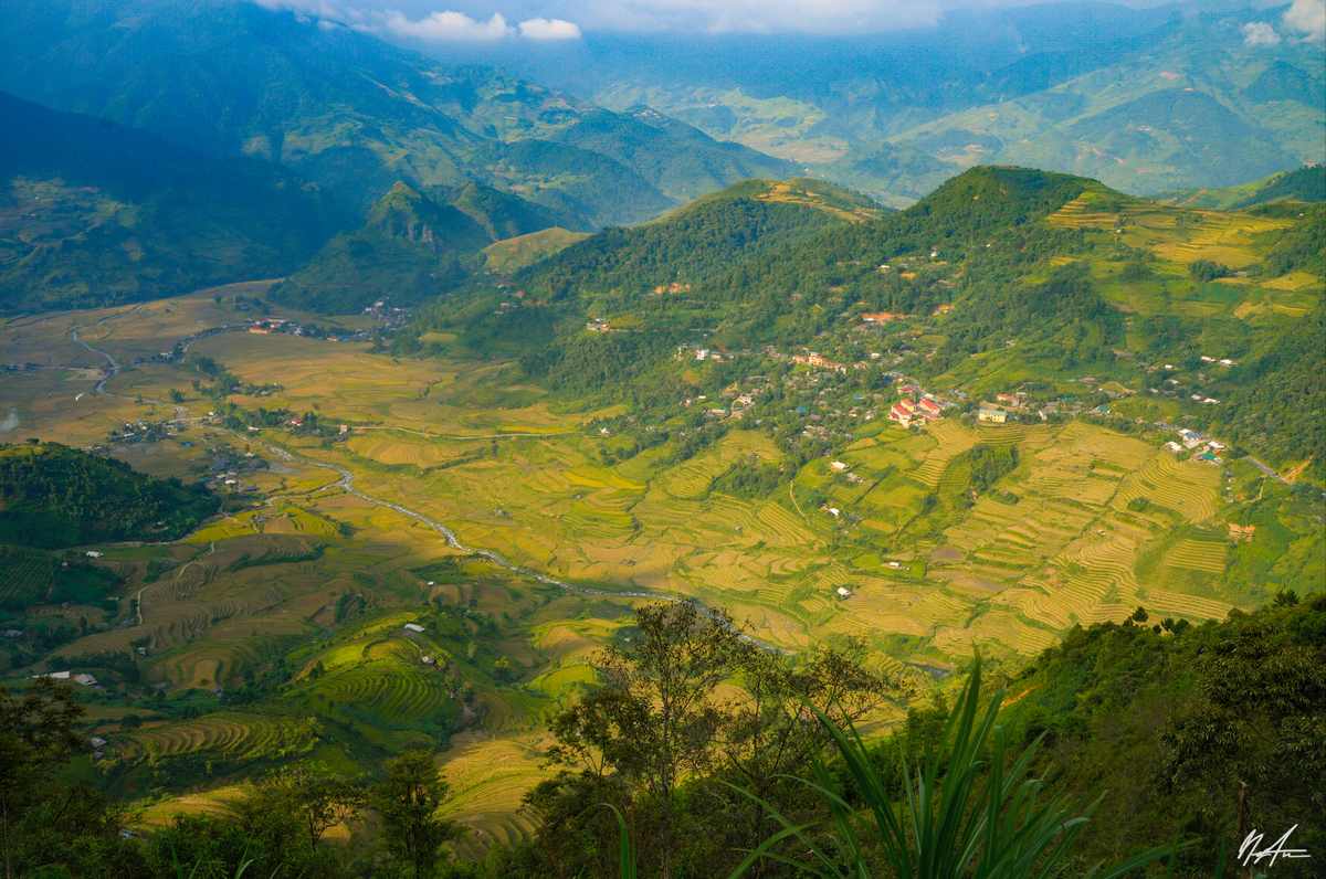 Cách Hà Nội hơn 300 km đi ô tô, huyện Mù Cang Chải, tỉnh Yên Bái nay không còn xa lạ với những người ưa khám phá và thưởng ngoạn cảnh sắc của núi rừng (Ảnh: Tuấn Anh).