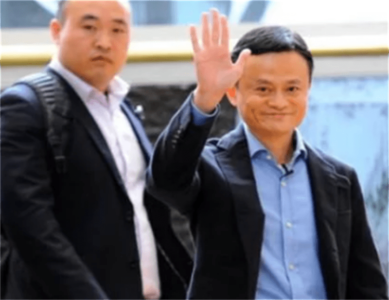 Cựu vệ sĩ được Jack Ma coi như hình với bóng giờ ra sao? Cuu ve si duoc Jack Ma coi nhu hinh voi bong gio ra sao?