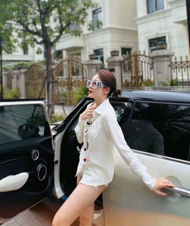 Tram Anh, Midu moi nguoi mot ve khi dien mot giau quan