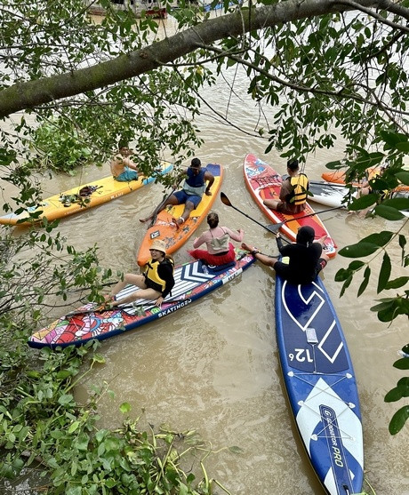 Lac lu cung SUP duoi tan ban xanh-Hinh-2