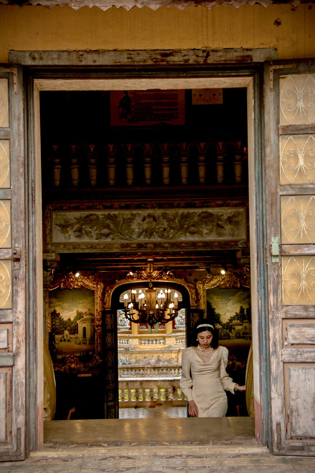 Một số điểm tham quan Huyền đã đi trong chuyến này gồm Đại Nội Huế, lăng vua Khải Định, lăng vua Tự Đức, làng hương Thuỷ Xuân, Cung An Định, chùa Thiên Mụ, cây cô đơn trong phim Mắt Biếc và trường Quốc học Huế.