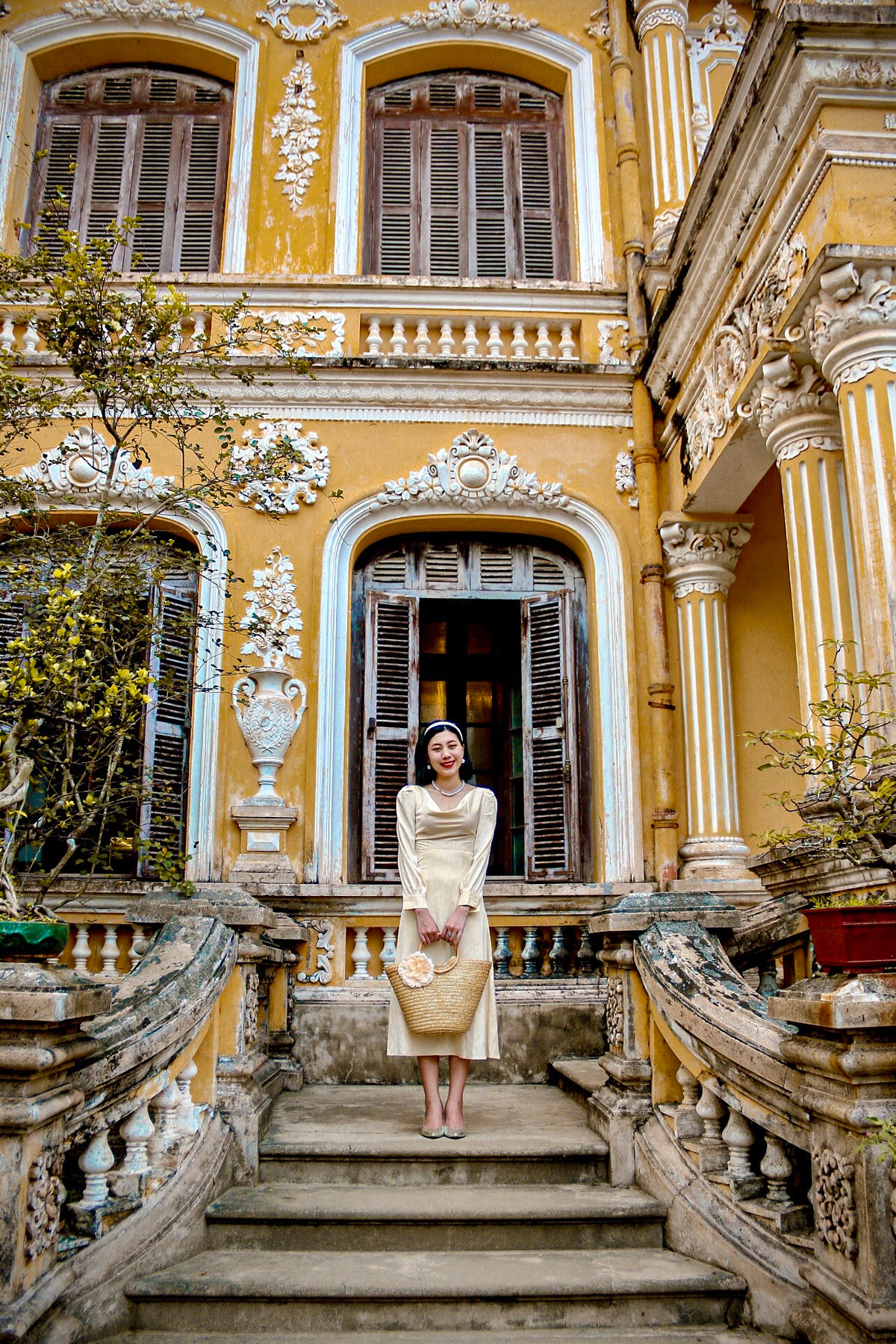 Địa điểm cô gái 9X này thích nhất trong chuyến du lịch Huế là lăng vua Khải Định. Cô nàng ấn tượng kiến trúc của lăng với sự uy nghiêm, bề thế và tinh xảo.