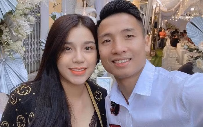 Loat status kho hieu cua ba xa Bui Tien Dung da 