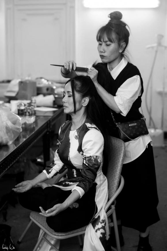 Những khoảnh khắc hậu trường vui nhộn và đáng yêu của Hồng Nhung.