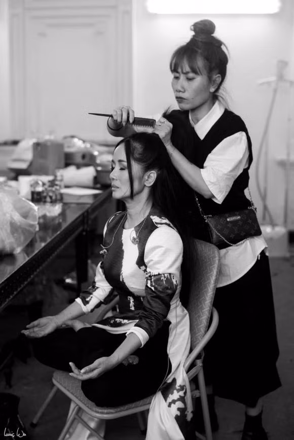 Những khoảnh khắc hậu trường vui nhộn và đáng yêu của Hồng Nhung.