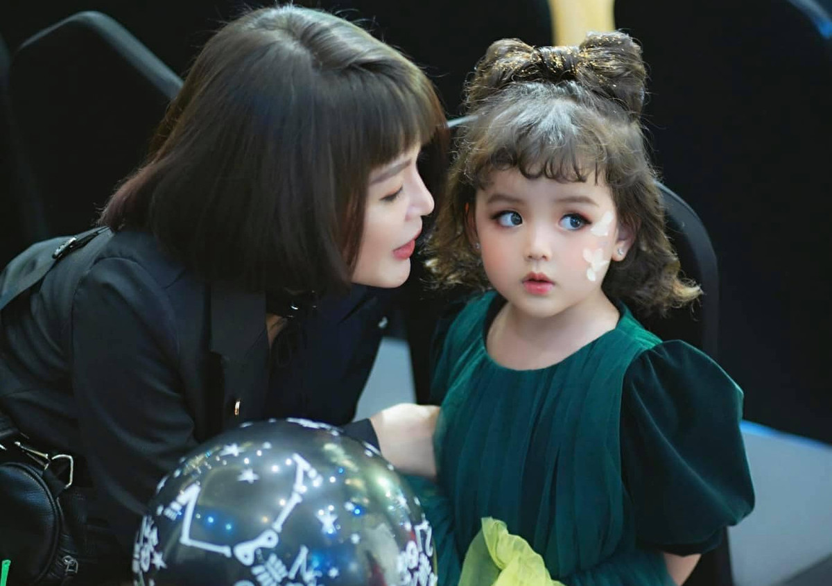 Mẹ bé Happi "Đừng làm mẹ cáu" hạnh phúc khi con gái được đón nhận - Hình 4 Me be Happi