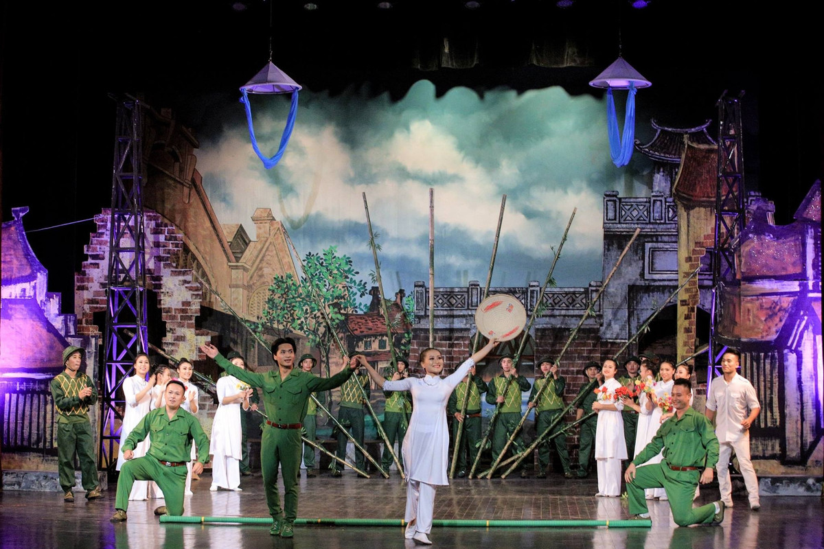 "Ông vua xiếc Việt" kể chuyện ăn ngủ cùng trăn khổng lồ ảnh 4 "Ông vua xiếc Việt" kể chuyện ăn ngủ cùng trăn khổng lồ ảnh 4