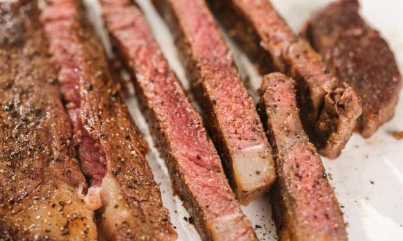 Thai thit bo chieu ngang hay chieu doc moi chuan?