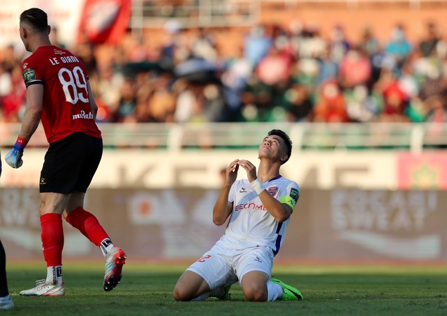 CLB CAHN tính chiêu mộ Tiến Linh với đãi ngộ hậu hĩnh? CLB CAHN tinh chieu mo Tien Linh voi dai ngo hau hinh?