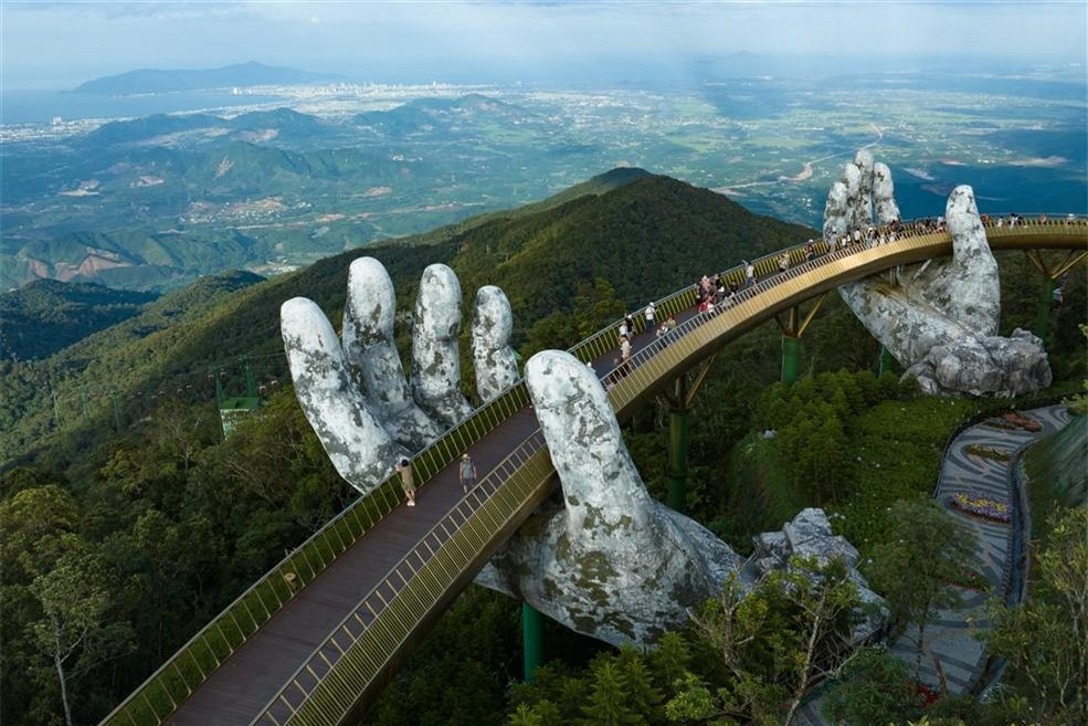 Cầu Vàng - 5 năm nhìn lại hiện tượng du lịch của Việt Nam - Hình 2 Cau Vang - 5 nam nhin lai hien tuong du lich cua Viet Nam-Hinh-2