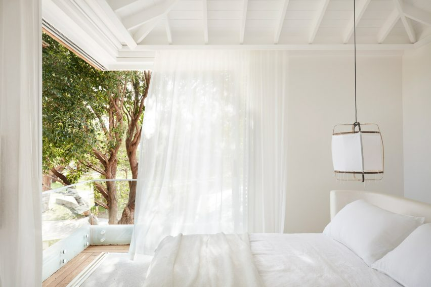 Thiet ke ban cong mang khong gian ben ngoai vao phong ngu-Hinh-6