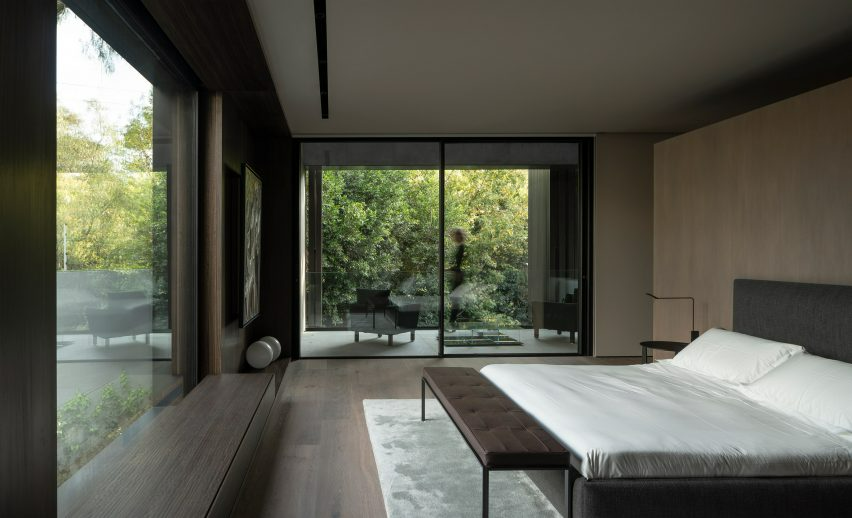 Thiet ke ban cong mang khong gian ben ngoai vao phong ngu-Hinh-3