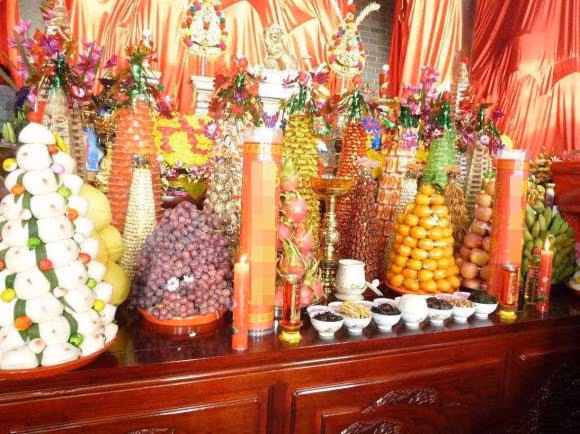 Khi cung trai cay truoc Phat, hay ghi nho nam chu