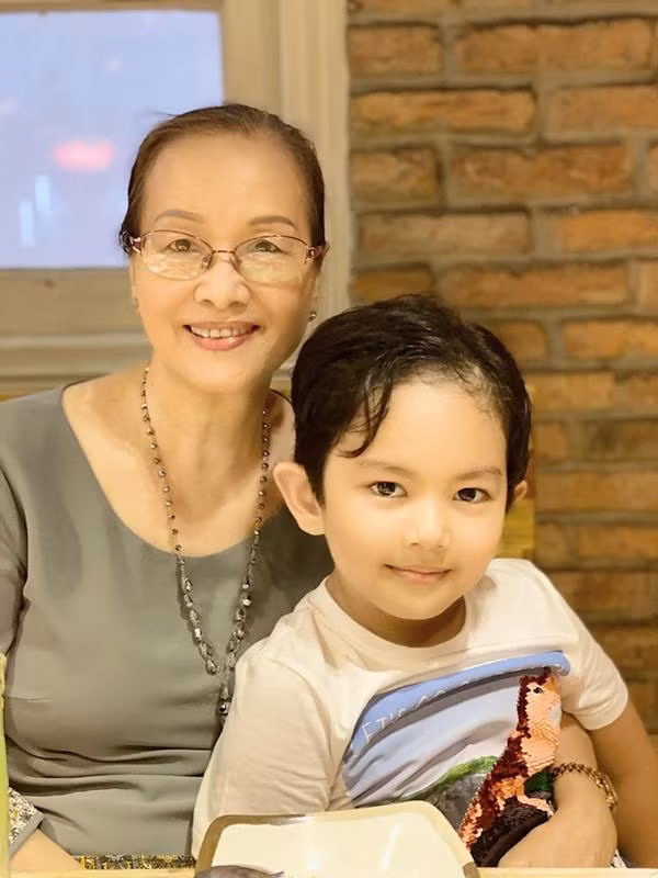 Me ruot Khanh Thi: Van cong tai nang, U80 sac voc van tre khoe-Hinh-6