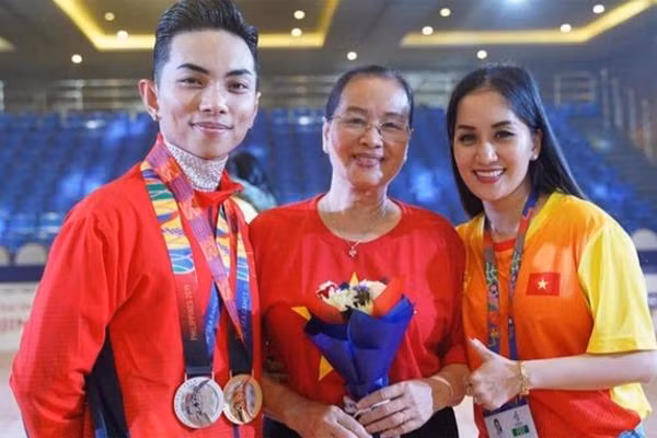 Me ruot Khanh Thi: Van cong tai nang, U80 sac voc van tre khoe-Hinh-4