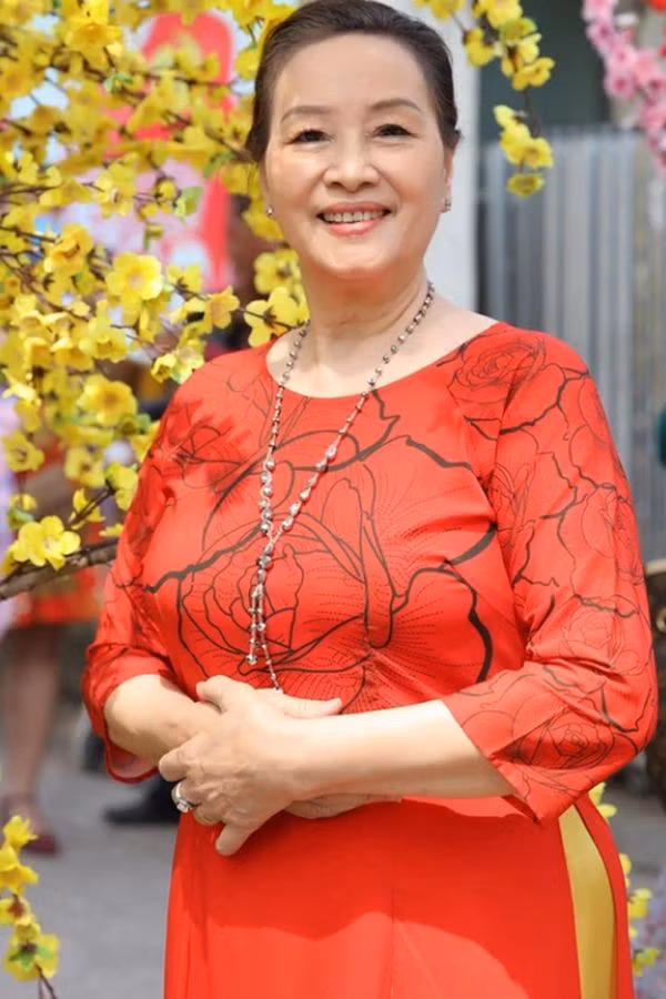 Me ruot Khanh Thi: Van cong tai nang, U80 sac voc van tre khoe-Hinh-5