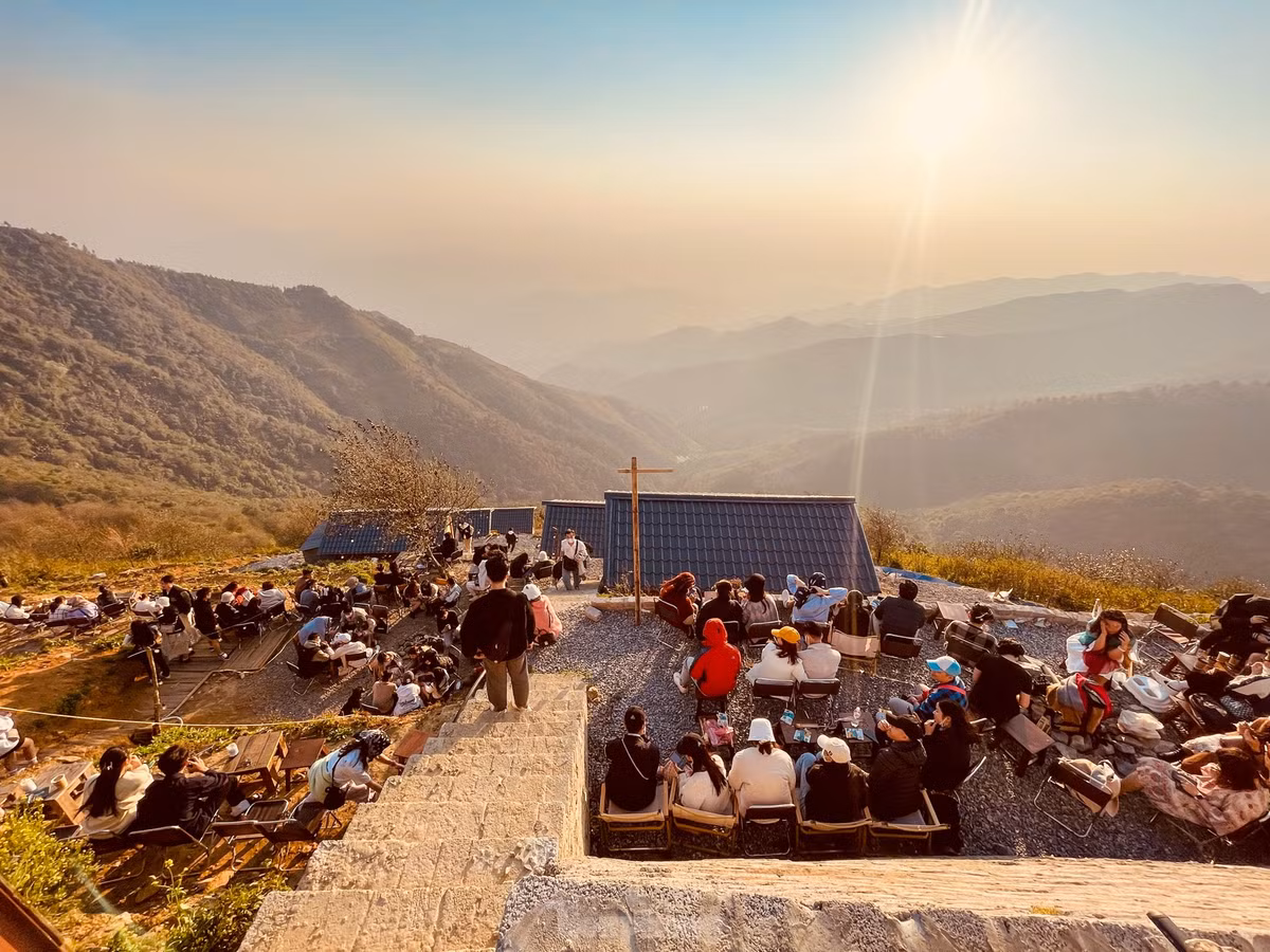 Thời điểm ngắm hoàng hôn đẹp nhất vào buổi chiều, tầm 4 đến 5 giờ.