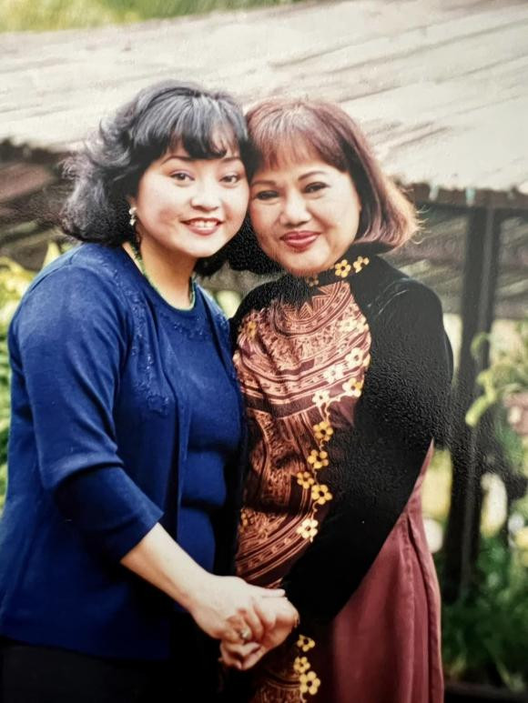 Danh ca Huong Lan dang tai loat anh ben loat nghe si ten tuoi-Hinh-2