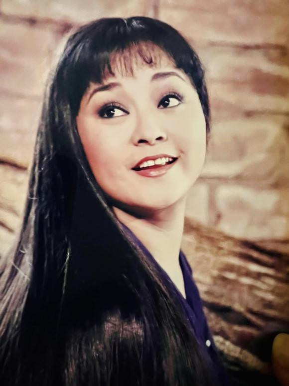 Danh ca Huong Lan dang tai loat anh ben loat nghe si ten tuoi-Hinh-9