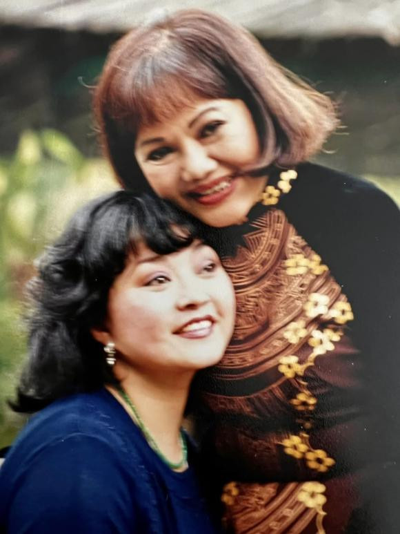 Danh ca Huong Lan dang tai loat anh ben loat nghe si ten tuoi-Hinh-3