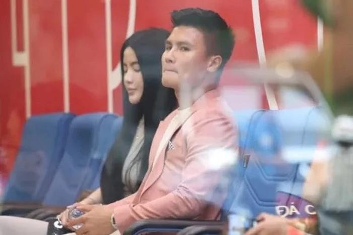 Bạn gái Quang Hải lên tiếng về tin đồn quá khứ cặp kè đại gia - Hình 2 Ban gai Quang Hai len tieng ve tin don qua khu cap ke dai gia-Hinh-2