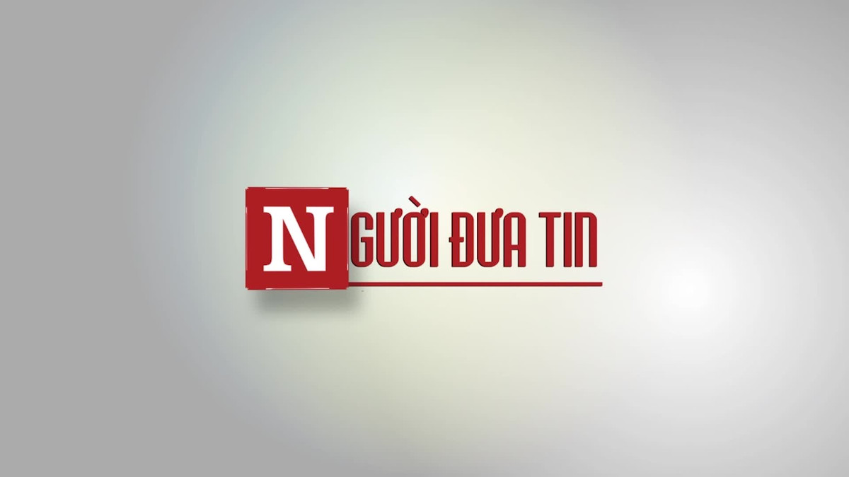 Nam công nhân bất lực nhìn xe máy bốc cháy trên Quốc lộ Nam cong nhan bat luc nhin xe may boc chay tren Quoc lo