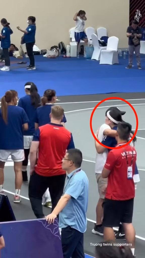 Chân dung “người hùng thầm lặng” đứng sau thành công của Trương Twins - Hình 5 Chan dung “nguoi hung tham lang” dung sau thanh cong cua Truong Twins-Hinh-5