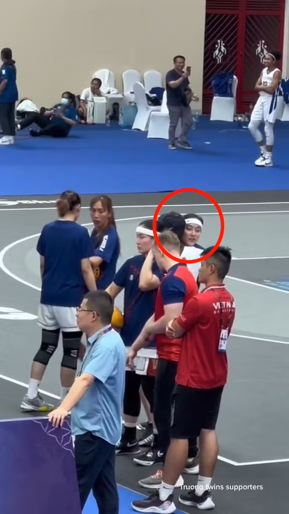 Chân dung “người hùng thầm lặng” đứng sau thành công của Trương Twins - Hình 4 Chan dung “nguoi hung tham lang” dung sau thanh cong cua Truong Twins-Hinh-4