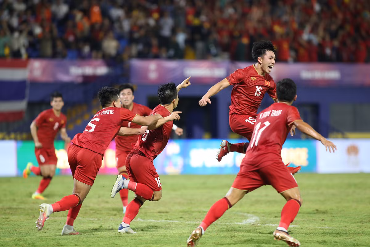 HLV Philippe Troussier: U22 Viet Nam se gianh HCV SEA Games-Hinh-2