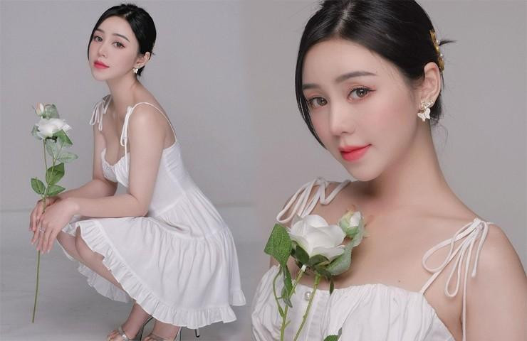 hẳng những xinh đẹp, Quỳnh Kool còn gây ấn tượng với gu thời trang nữ tính, điệu đà.