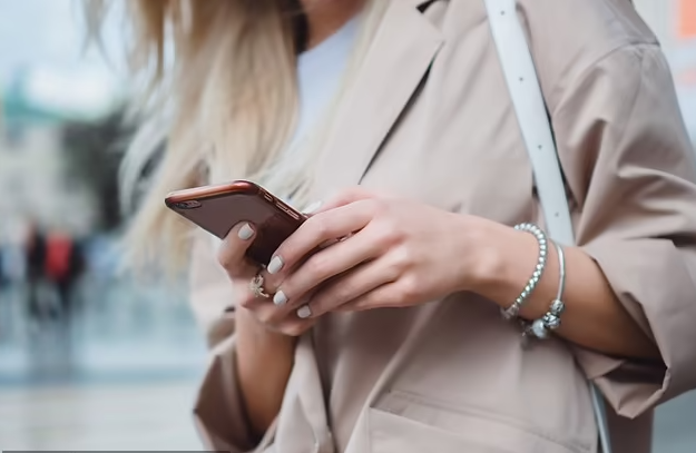 Vợ lấy hết tiền mừng cưới cho người yêu cũ chữa bệnh - Hình 3 Vo lay het tien mung cuoi cho nguoi yeu cu chua benh-Hinh-3