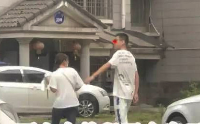 Vợ lấy hết tiền mừng cưới cho người yêu cũ chữa bệnh - Hình 2 Vo lay het tien mung cuoi cho nguoi yeu cu chua benh-Hinh-2