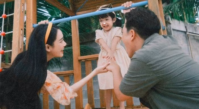 Con gai Truong Giang gay sot khi lo ro mat, bieu cam dang yeu-Hinh-3