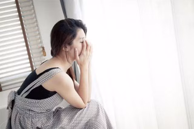 Vua ly hon chong cu da moi cuoi, lo chuyen qua khu dang so