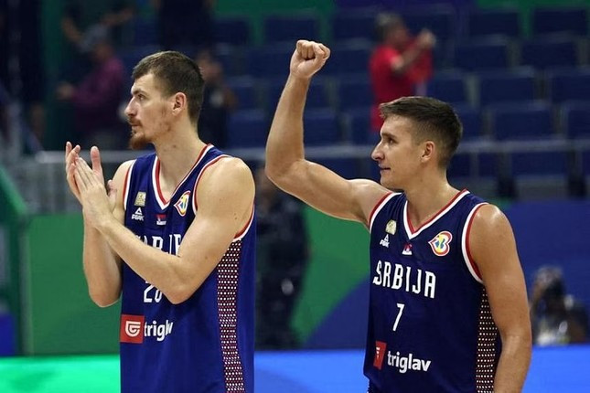 Cau thu bong ro mat 1 qua than khi thi dau tai World Cup-Hinh-2