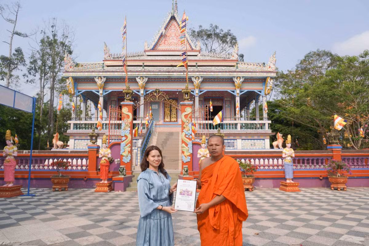 Kham pha 4 ngoi chua ruc ro tai Soc Trang va Bac Lieu-Hinh-4