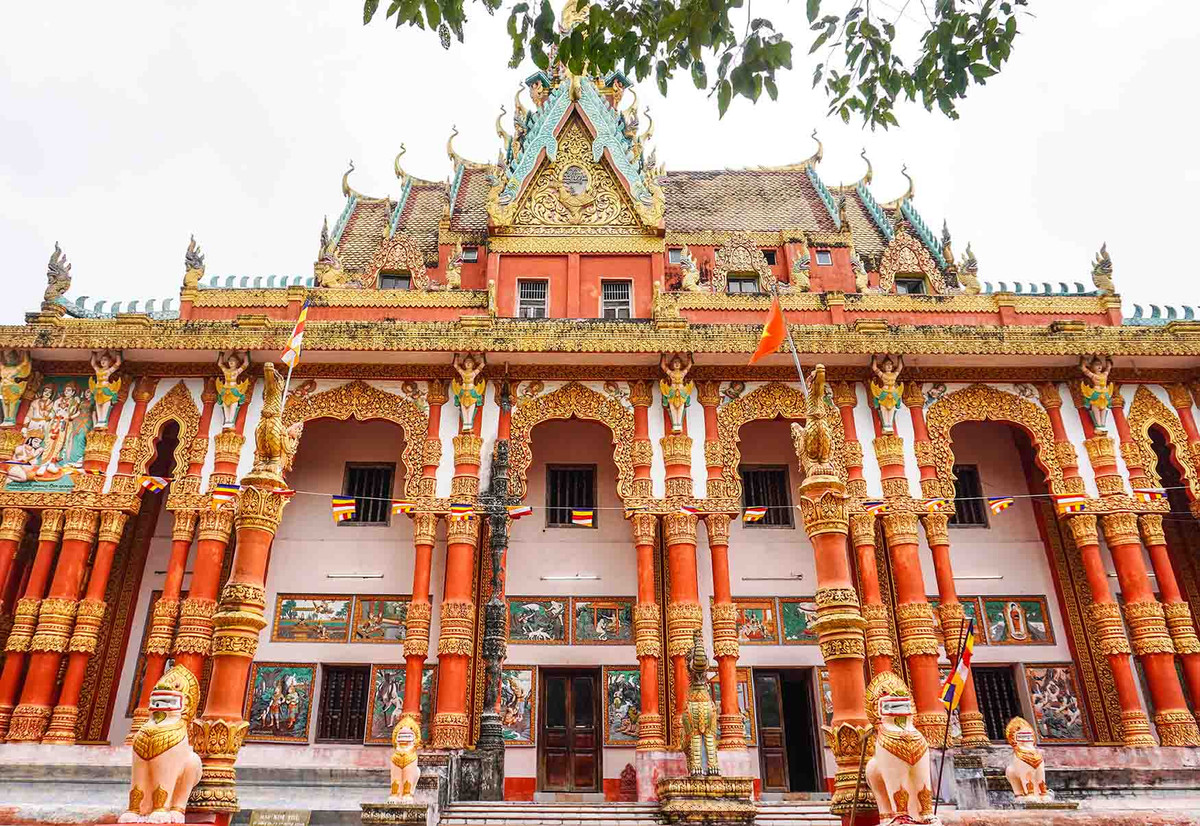 Kham pha 4 ngoi chua ruc ro tai Soc Trang va Bac Lieu-Hinh-12