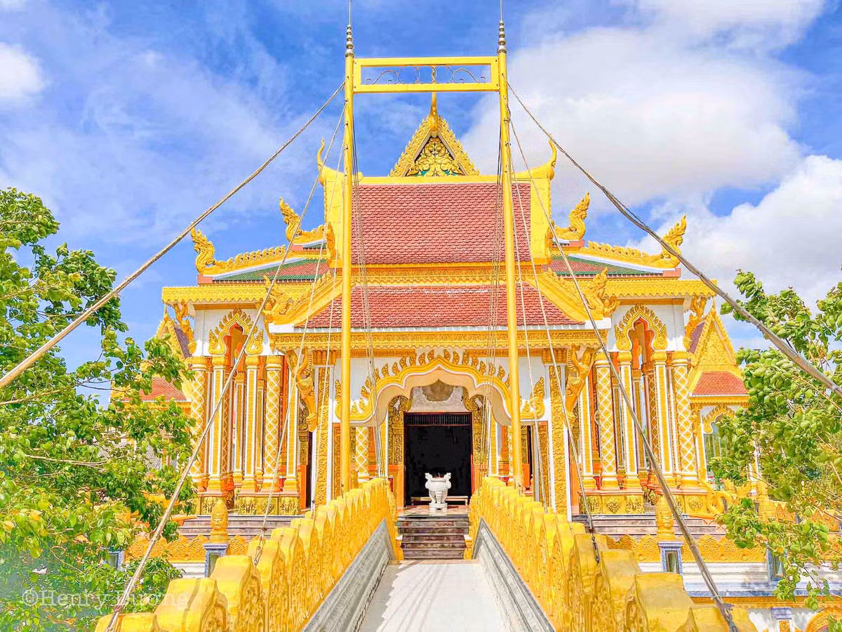 Kham pha 4 ngoi chua ruc ro tai Soc Trang va Bac Lieu-Hinh-13