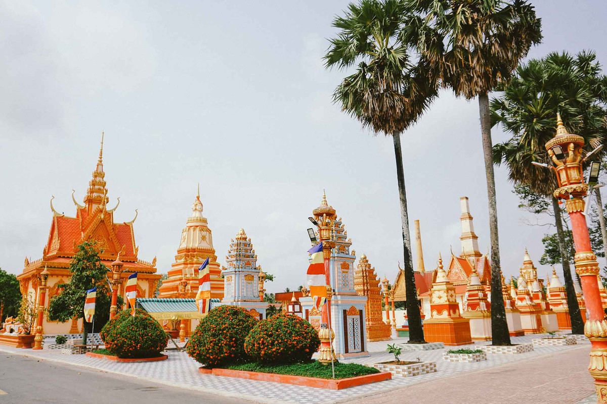 Kham pha 4 ngoi chua ruc ro tai Soc Trang va Bac Lieu-Hinh-7