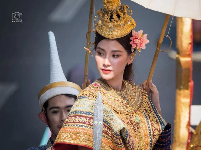 Baifern Pimchanok hoá nữ thần tại Tết Songkran.