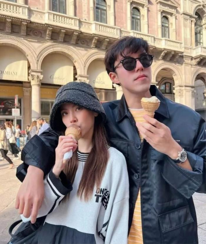 Baifern Pimchanok và Nine Naphat công khai hẹn hò vào đầu năm 2023. Hiện tại, chuyện tình yêu của cặp đôi đang nhận được nhiều sự quan tâm từ người hâm mộ 