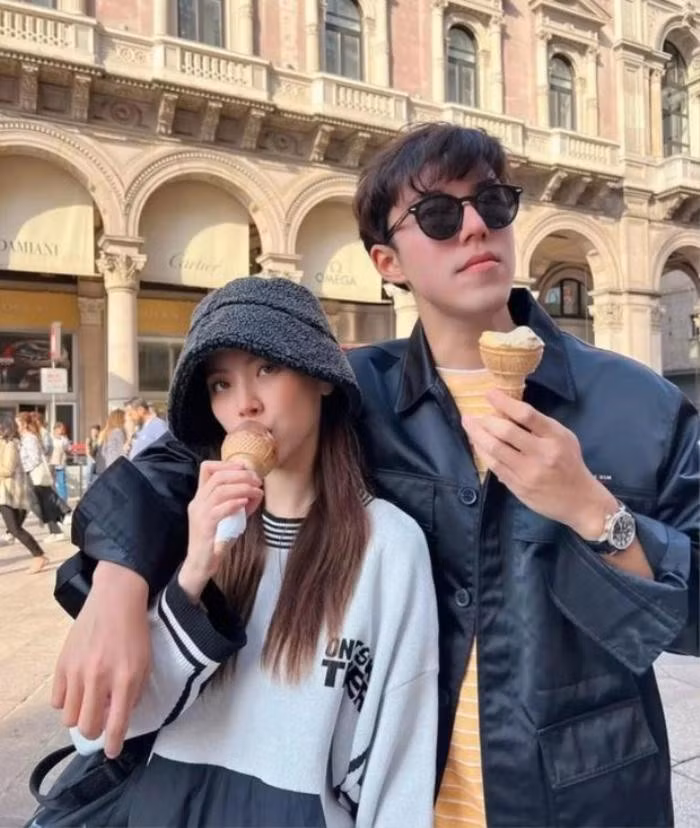 Baifern Pimchanok và Nine Naphat công khai hẹn hò vào đầu năm 2023. Hiện tại, chuyện tình yêu của cặp đôi đang nhận được nhiều sự quan tâm từ người hâm mộ 