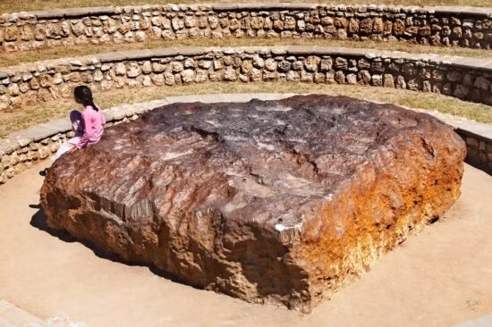 Thien thach Hoba nang 60 tan o Namibia, lon nhat the gioi hien nay